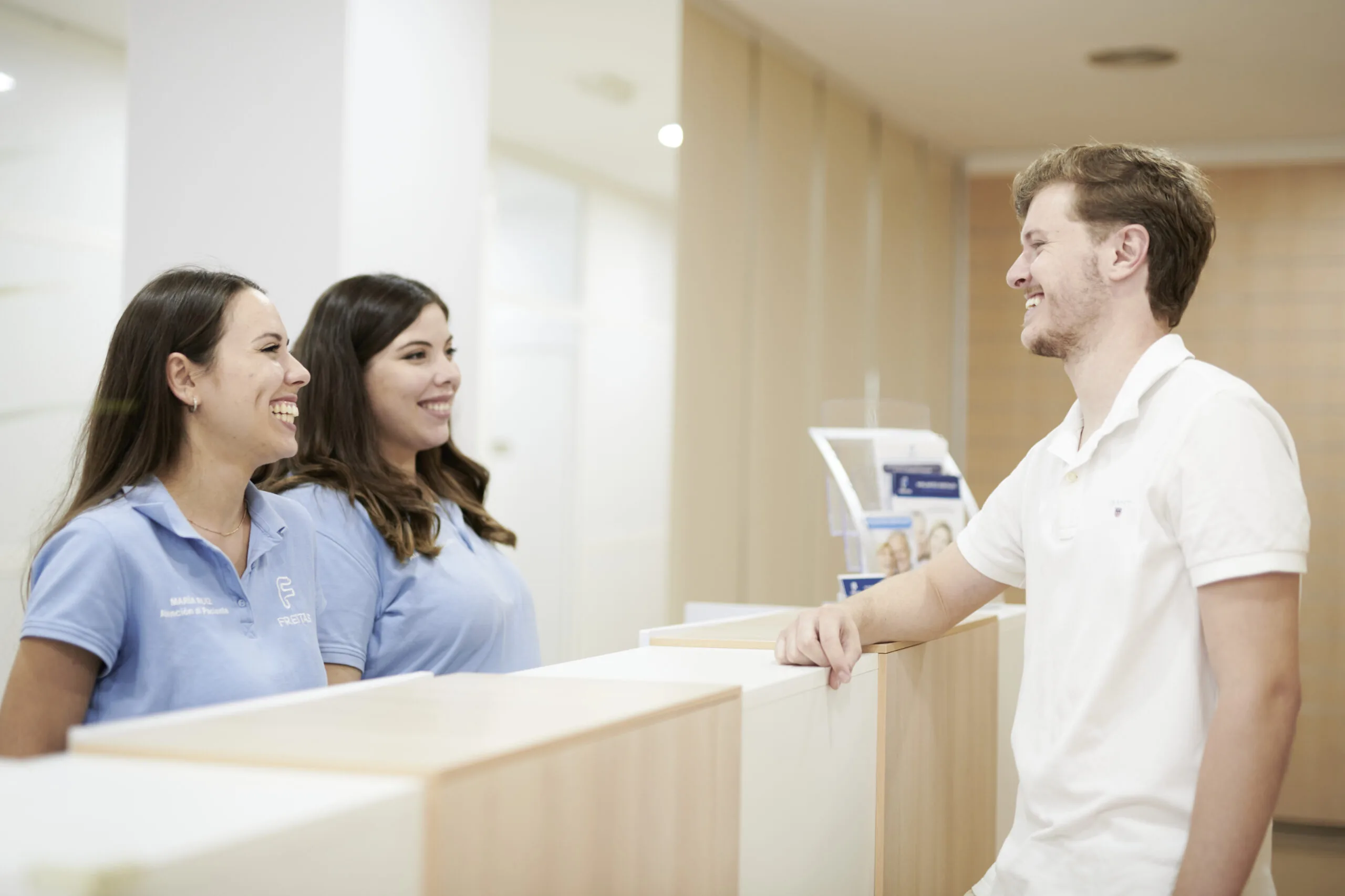 https://clinicadentalfreitas.es/lp-assets/perf/img/2024/12/SLZ_IMAGECARE_CLINICA_TRABAJOS_002-scaled.webp